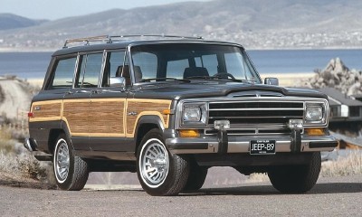 Like all Wagoneers, the 1989 Jeep Wagoneer could tow trailers that weighed up to 5,000 pounds.