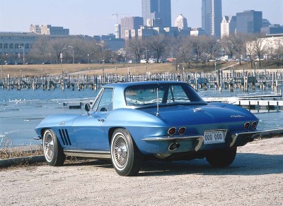 1965年Corvette标准四轮盘式制动器的出现。