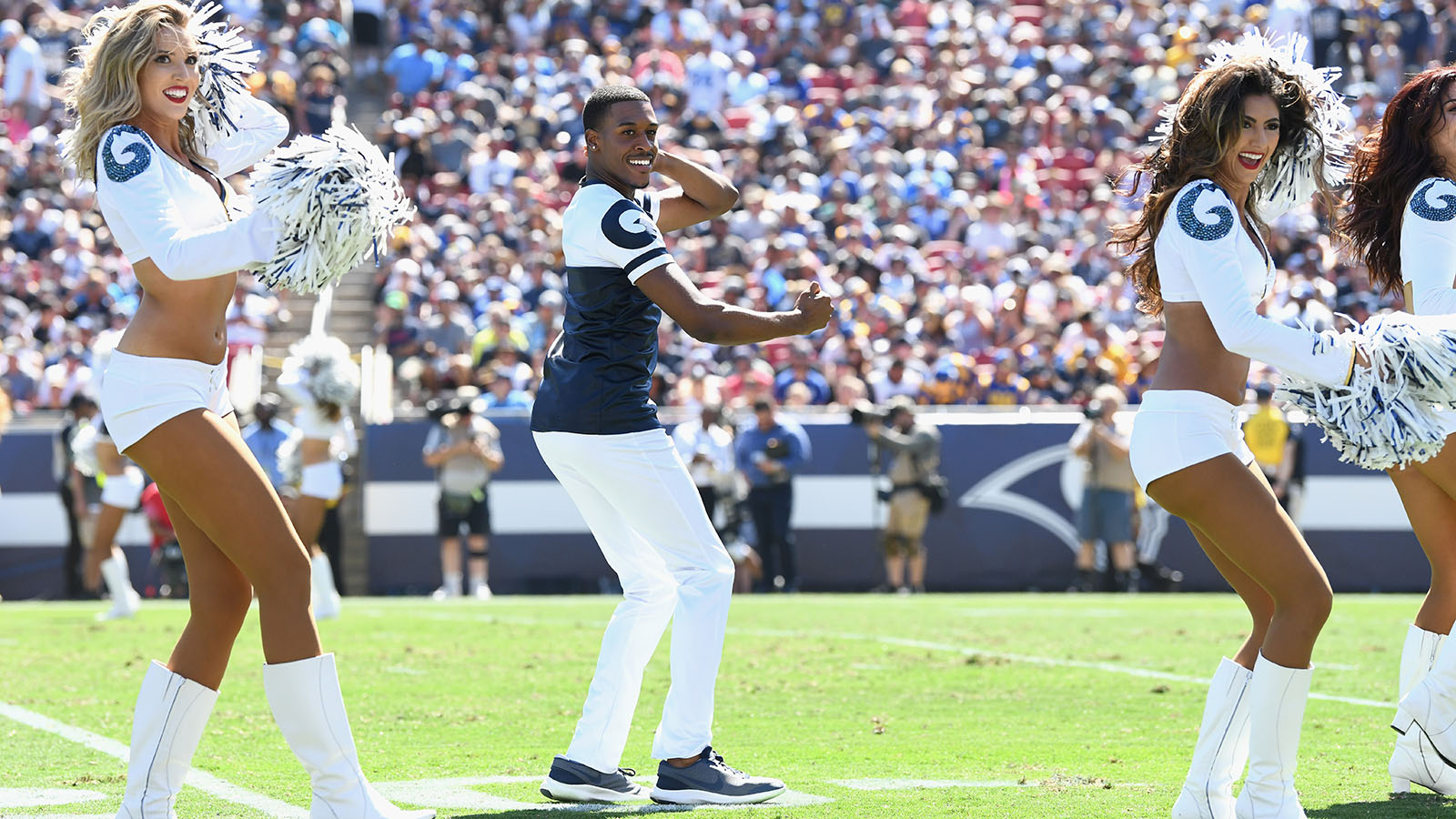 Super Bowl-bound male cheerleaders make NFL history 