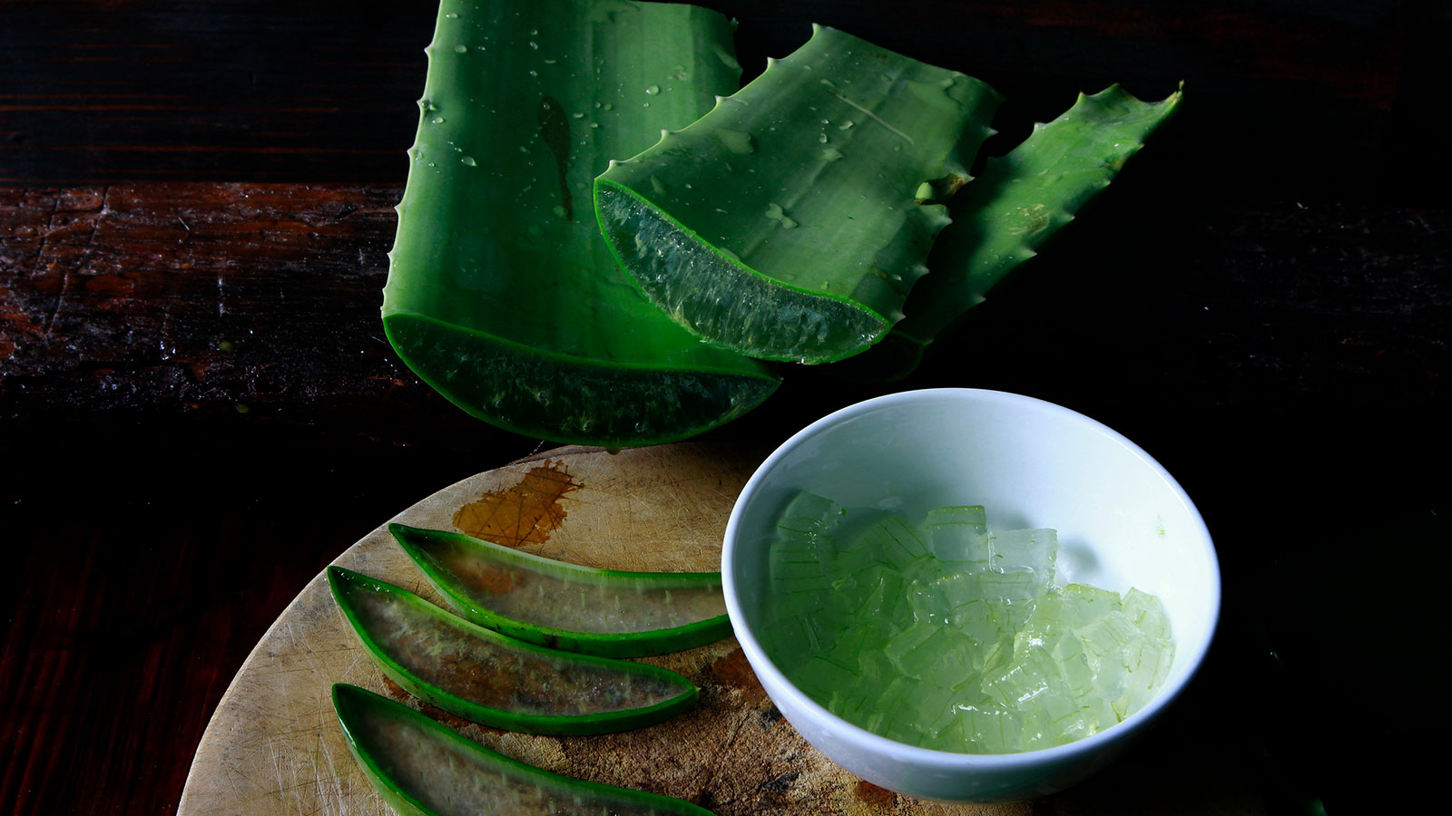 How to Cut an Aloe Plant, Aloe Vera Uses and Benefits