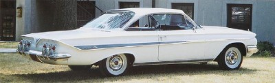 All 1961 Chevrolet Impalas had bodyside sweepspears and triple taillights.