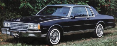 1980年的雪佛兰Caprice Classic和英帕拉(Impala)最好的选择是305立方英寸的V-8。