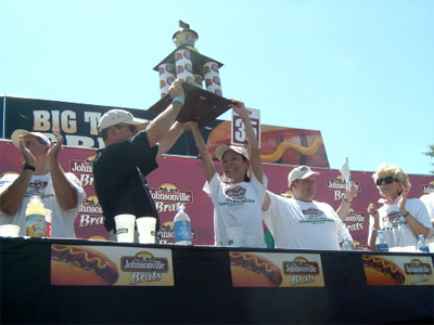 Sonya Thomas winning the 2005 Johnsonville Brats contest