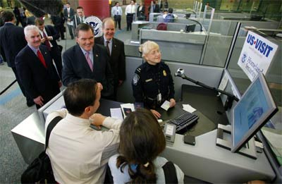 Jim Williams, head of US-VISIT, former Secretary Tom Ridge and former Commissioner Robert Bonner launch US-VISIT in Atlanta, Georgia.