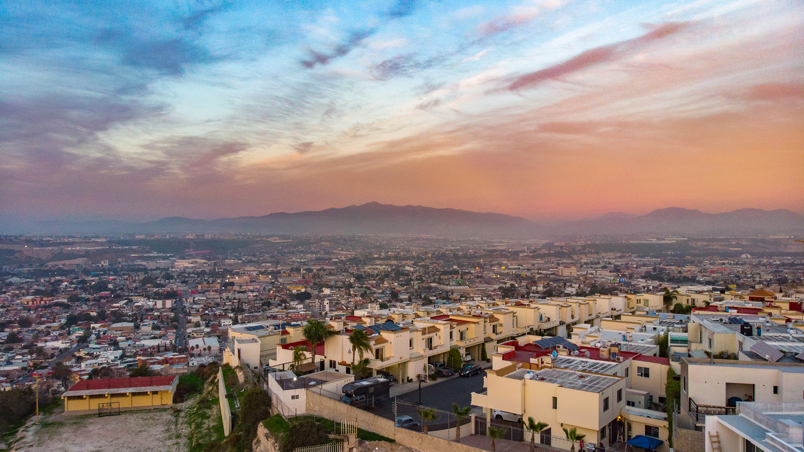 The Best (And WORST) US - Mexico Border Crossings in 2025, image size:1600x899