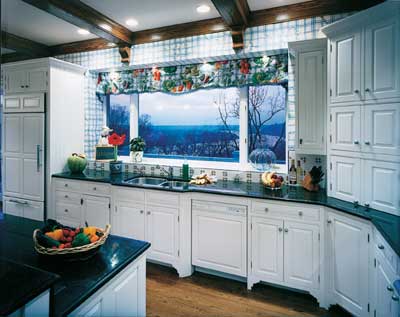 This winding countertop can run along the length of this long wall and contain the sink and a range.