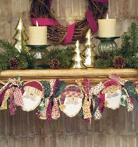 Santas in a Row Mantel Swag