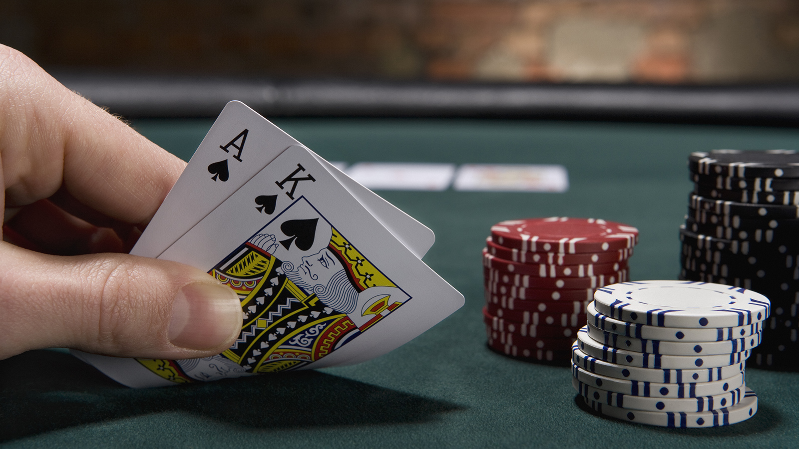 https://cdn.hswstatic.com/gif/how-to-play-blackjack-lead.jpg