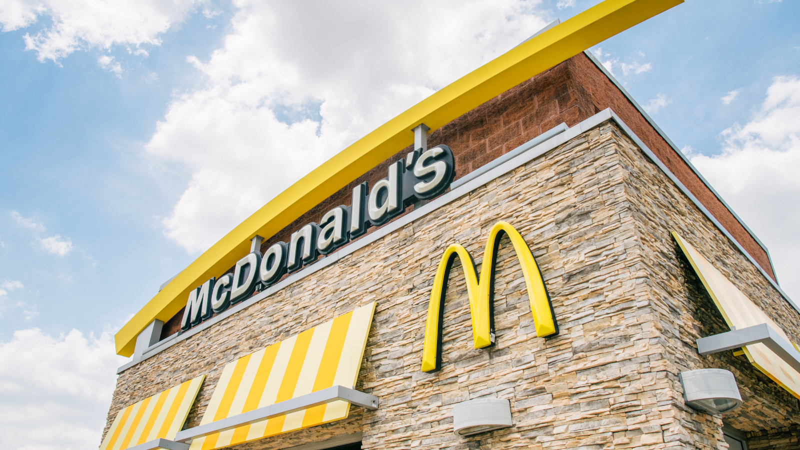 How Much Does McDonald’s Franchise Cost In 2022? (Guide)