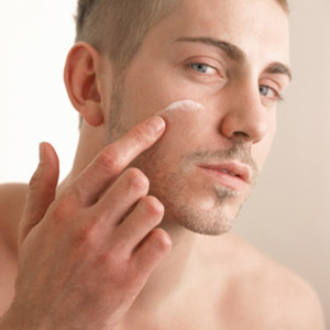 دراسة: الرجل يهتم ببشرته أكثر من النساء Moisturizer-oily-skin1