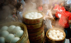 Newton never experienced the wonders of Chinese steamed buns, but he did outline the math behind what's happening here.