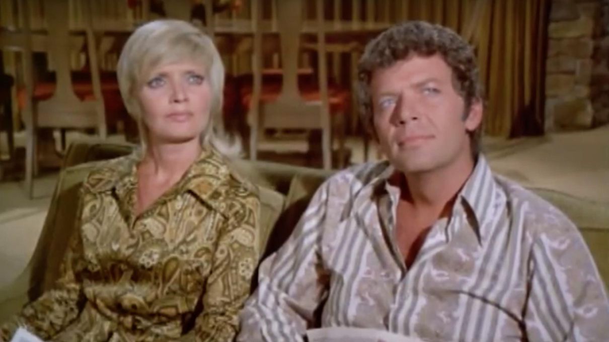 Top 152+ brady bunch tiki necklace super hot songngunhatanh.edu.vn