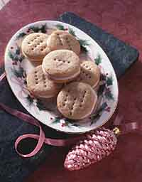 Danish Lemon-Filled Spice Cookies (Medaljekager) Danish Lemon-Filled Spice Cookies (Medaljekager)