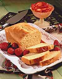 Lemon Pound Cake with Strawberries Lemon Pound Cake with Strawberries