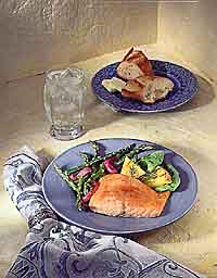 Grilled Salmon Fillet, Asparagus and Onions Grilled Salmon Fillet, Asparagus and Onions