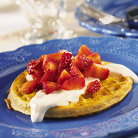 Strawberry-Topped Waffle with Sweet and Creamy Sauce Strawberry-Topped Waffle with Sweet and Creamy Sauce
