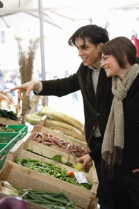 Couple at farmer's market. 