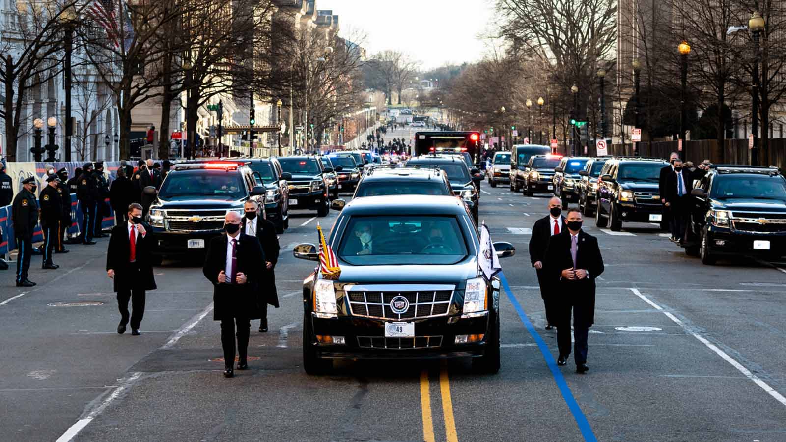 The Secret Service agent's fake hands are not fake hands folks