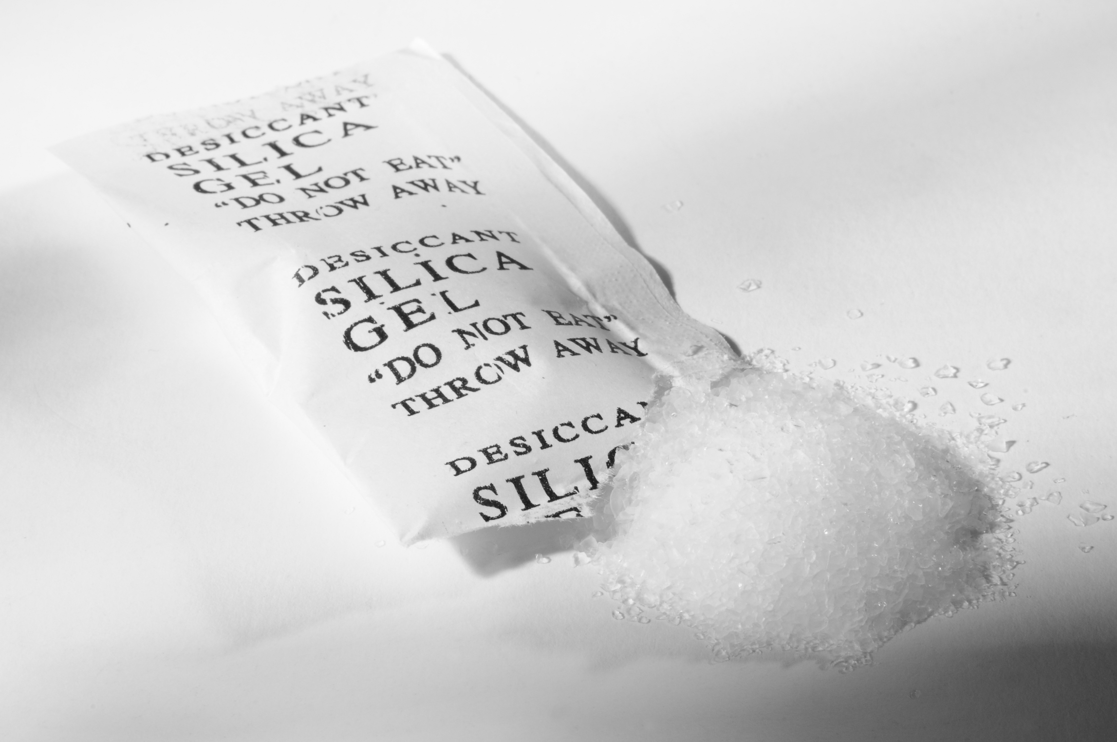 What is silica gel and why do I find little packets of it in everything I  buy? | HowStuffWorks