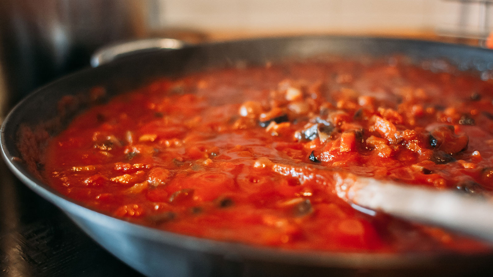 You've been pouring your ketchup all wrong and there's a secret